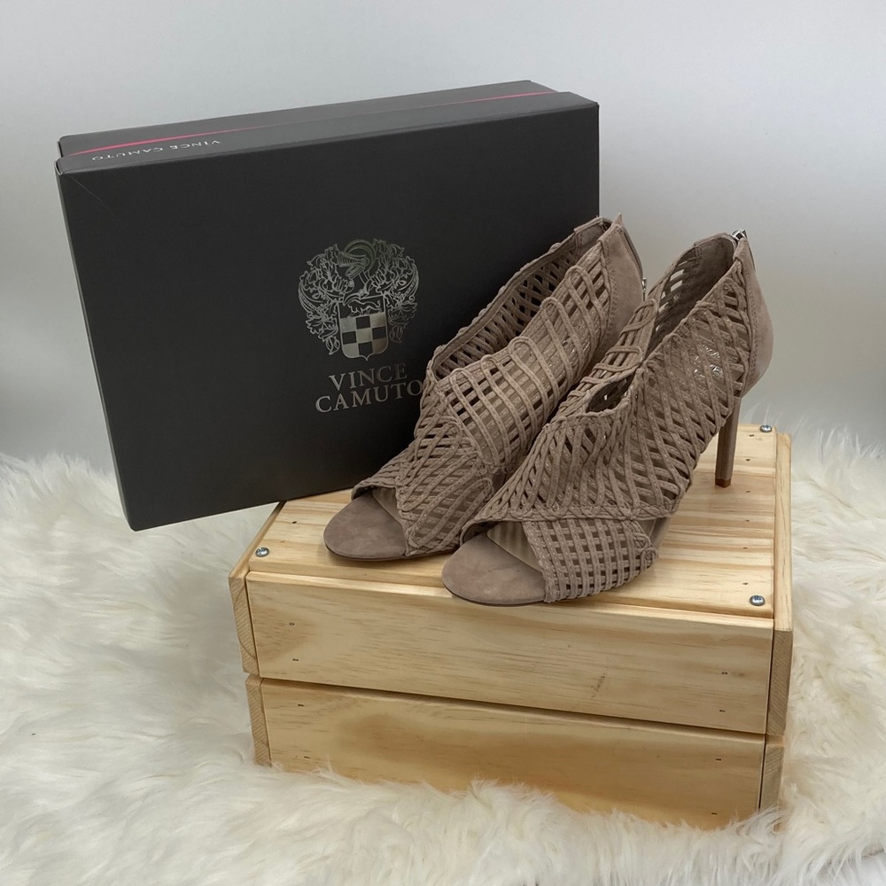 NIB Vince Camuto Armenta Lattice Sandal Taupe